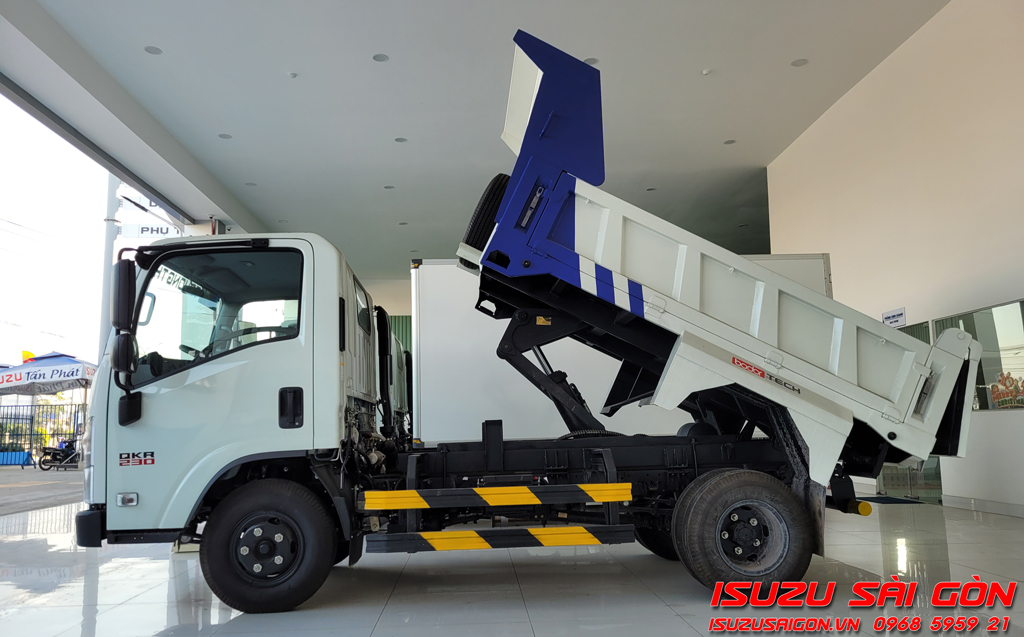 Xe Ben Isuzu 1T9 QKR 230 QLR77FE4 4